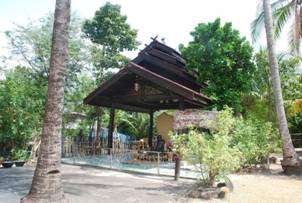 อาจเป็นรูปภาพของ 3 คน, ต้นไม้ และ กลางแจ้ง